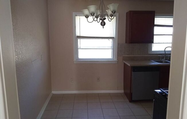 2 beds, 1 bath, $1,095