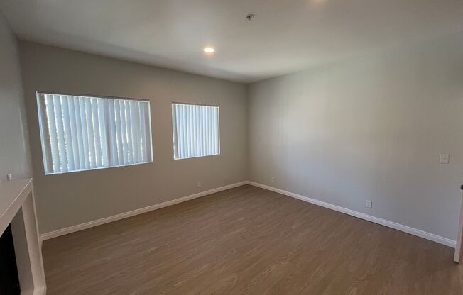 3 beds, 2 baths, 1,250 sqft, $3,198, Unit 102