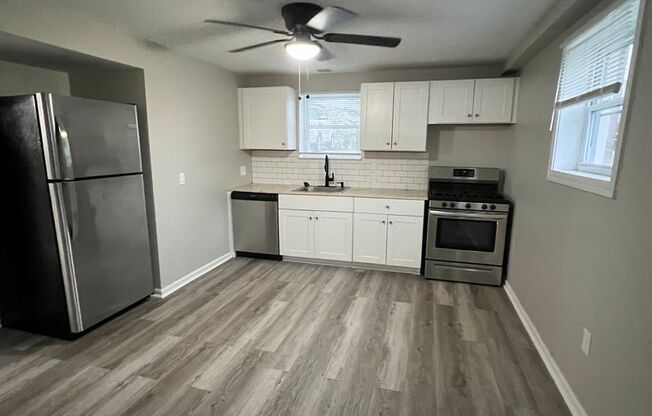 2 beds, 1 bath, 795 sqft, $1,300, Unit 4241 - 6