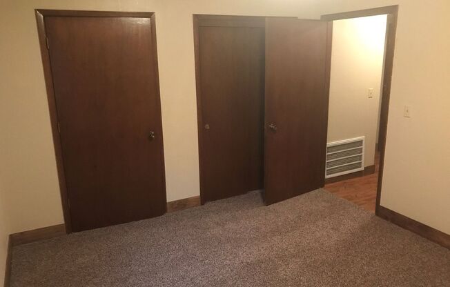 2 beds, 1 bath, $895, Unit #2