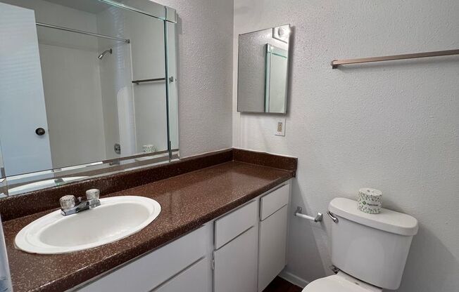 2 beds, 2 baths, 914 sqft, $1,095, Unit 22-904