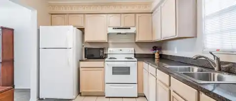 1706 BELLEAIR FRST DR