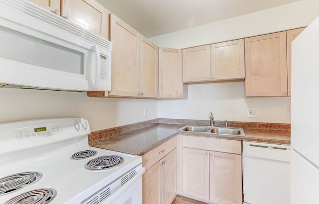 2 beds, 2 baths, 940 sqft, $1,575, Unit 47