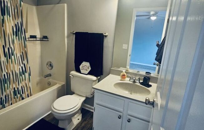 2 beds, 2 baths, 1,020 sqft, $1,195, Unit 1423