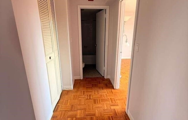 2 beds, 1 bath, 940 sqft, $2,500, Unit 6J