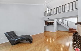 5325 Newcastle Avenue, 322
