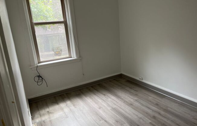 2 beds, 1 bath, $810, Unit D-2