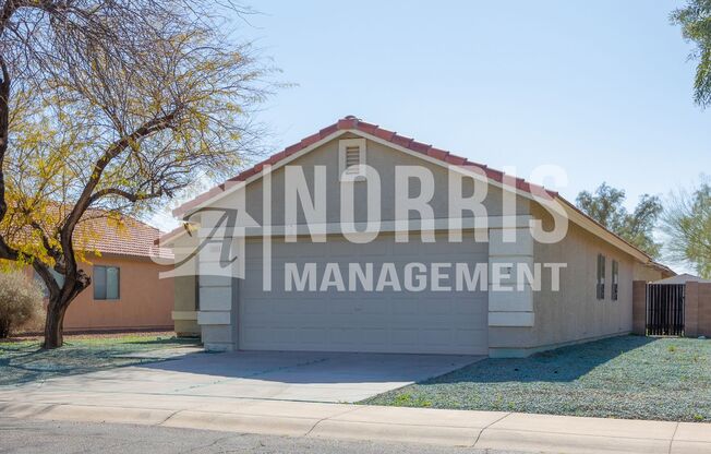Great Home in Casa Grande featuring a POOL!