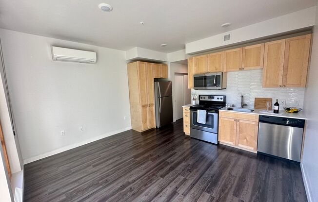 Studio, 1 bath, 412 sqft, $1,549, Unit Unit 401