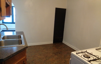 1 bed, 1 bath, 550 sqft, $695, Unit 501 S. 31st Street #2