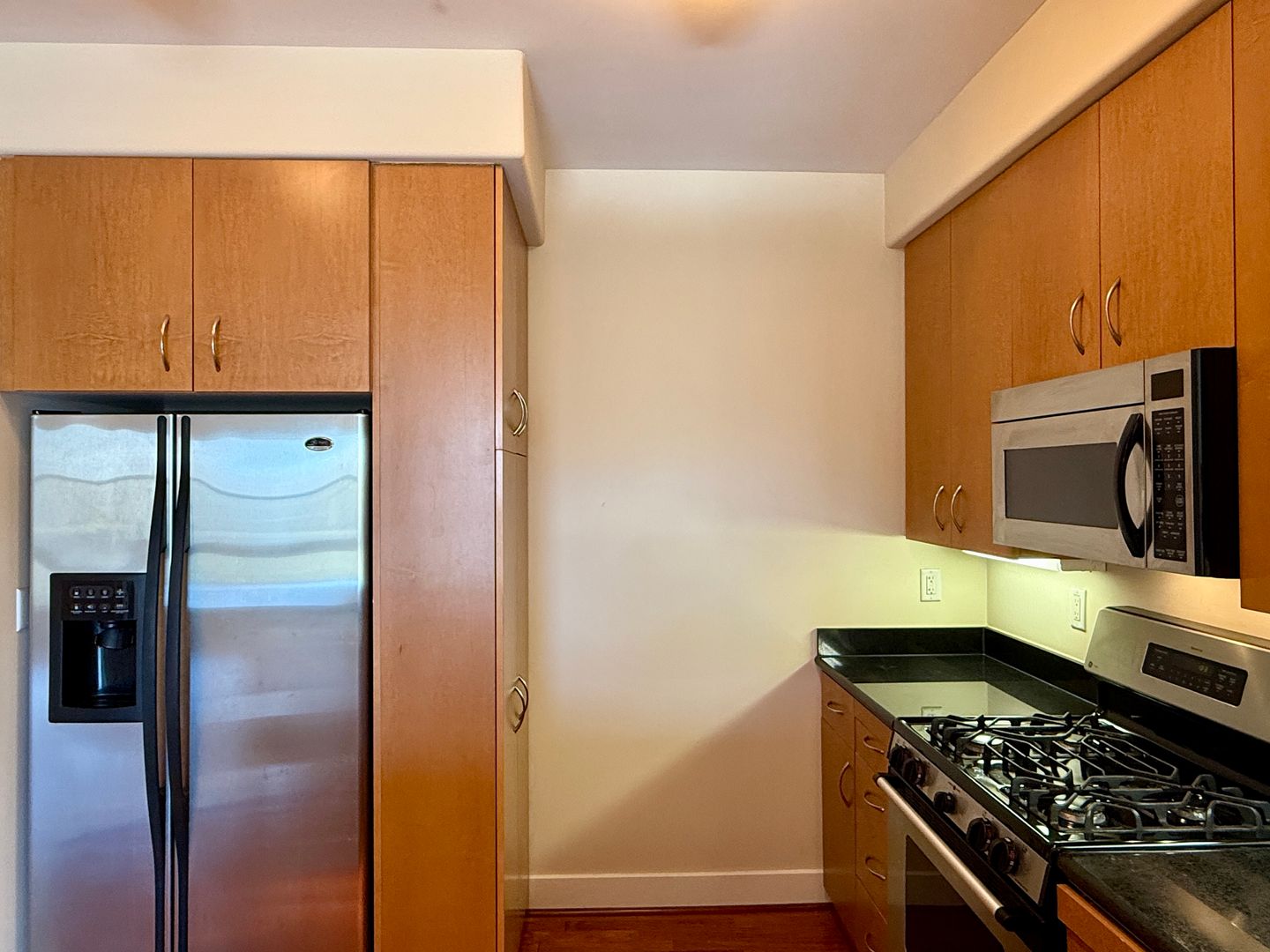 Beautiful 2 bedroom, 2 bath condo for rent at Chelsea Court!