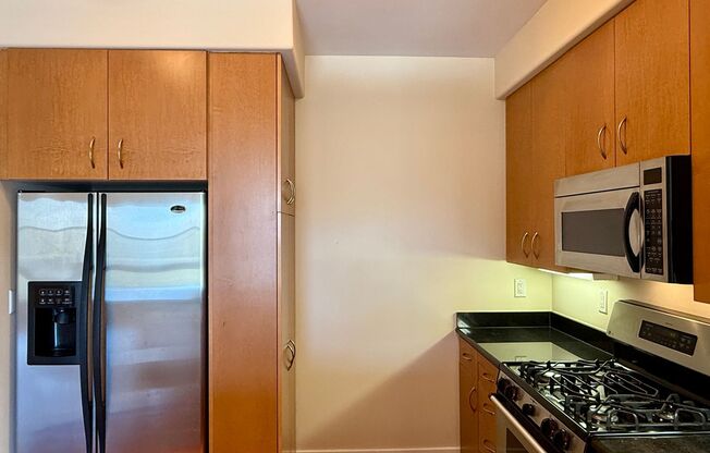 Beautiful 2 bedroom, 2 bath condo for rent at Chelsea Court!
