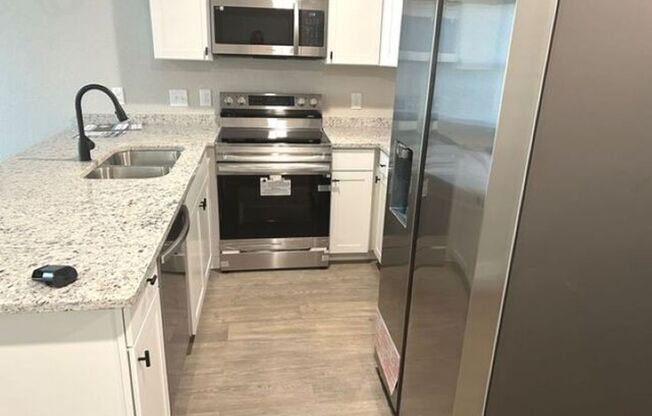 3 beds, 2.5 baths, $1,535, Unit UNIT 2