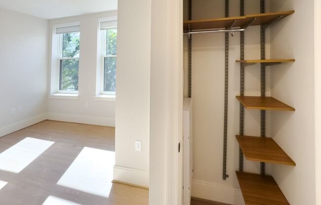 1 bed, 1 bath, $3,300, Unit 330
