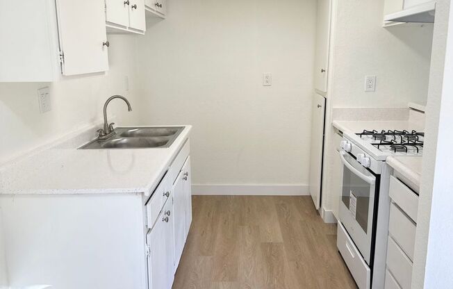 1 bed, 1 bath, 700 sqft, $1,850, Unit 28