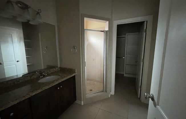 3 beds, 2 baths, $950, Unit #4