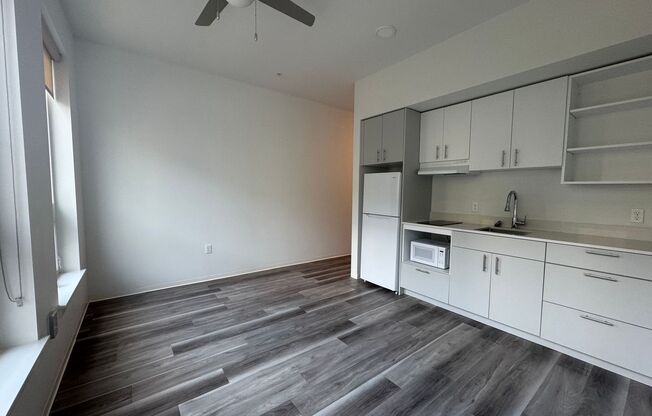 1 bed, 1 bath, 440 sqft, $1,206, Unit 223
