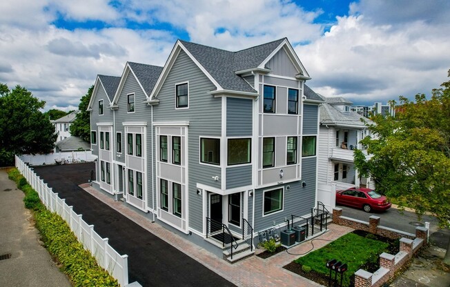 9 MARSH ST