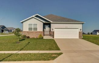 Beautiful 3 Bedroom, 2 Bathroom Home in Nixa, MO!