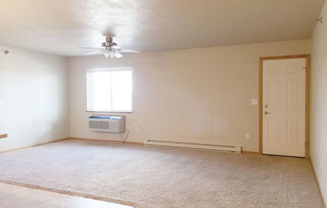 3 beds, 2 baths, 1,369 sqft, $1,445, Unit 1320-305