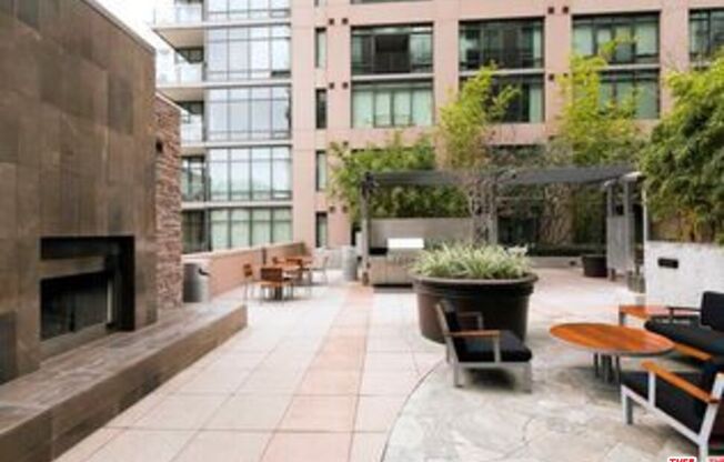 1 bed, 1 bath, 930 sqft, $2,900, Unit 614