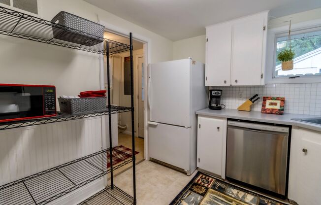 2 beds, 1 bath, $1,650