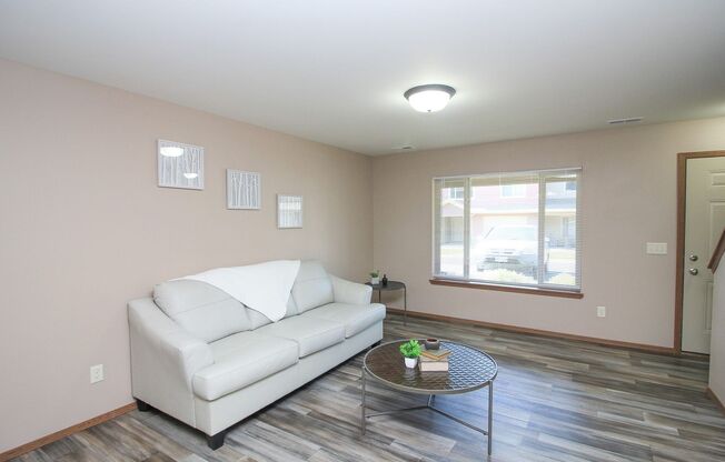 2 beds, 1.5 baths, 1,096 sqft, $1,450, Unit 4015-06