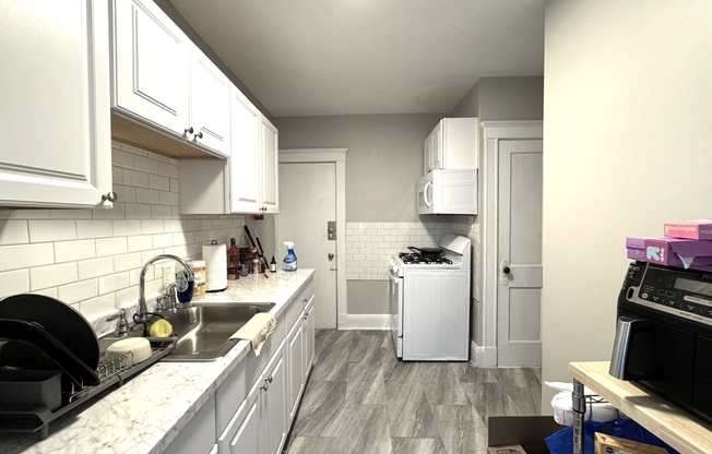 1 bed, 1 bath, 700 sqft, $1,950, Unit 203