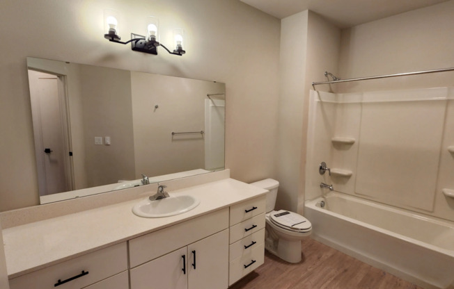 2 beds, 1 bath, 913 sqft, $1,900, Unit B-306