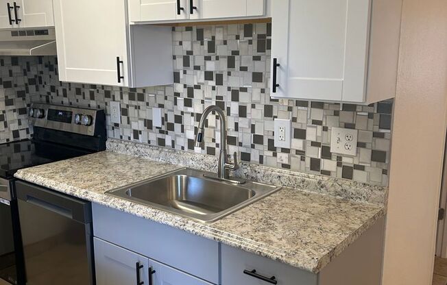 2 beds, 1 bath, 930 sqft, $1,975, Unit S3