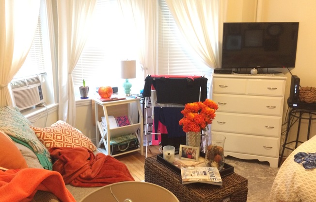 Studio, 1 bath, 361 sqft, $2,100, Unit 01-022