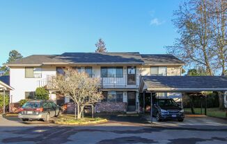 370 388 WALDO AVE SE
