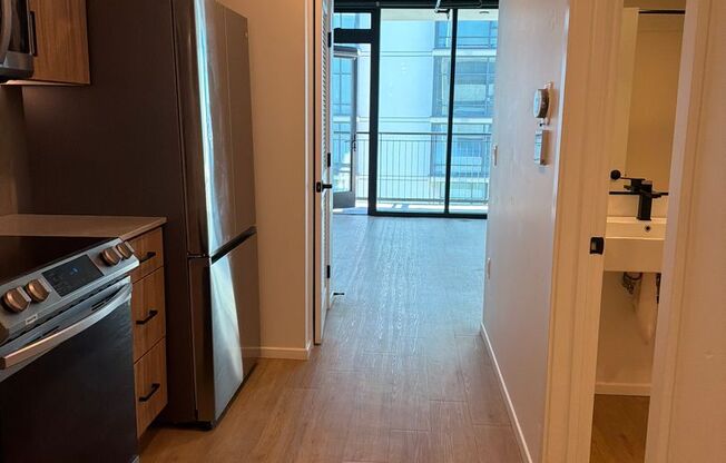 Studio, 1 bath, 464 sqft, $2,495, Unit 609