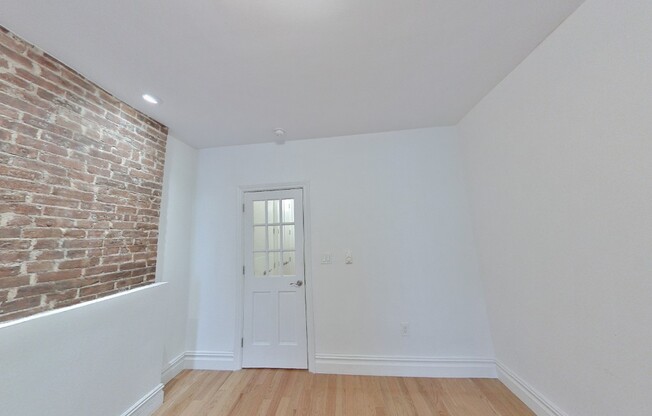 888 10 AVE