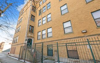 One Bedroom Unit in South Shore - Move In Fee Special