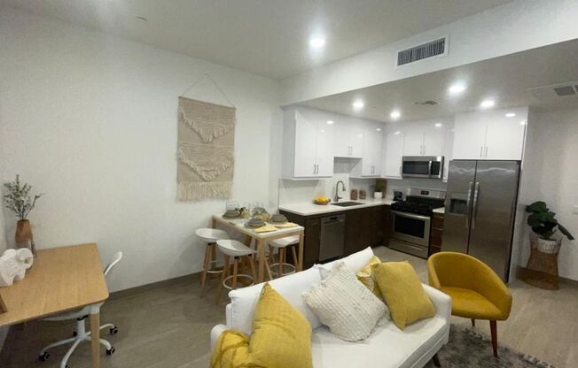 Fantastic Views!!! 323-879-9620