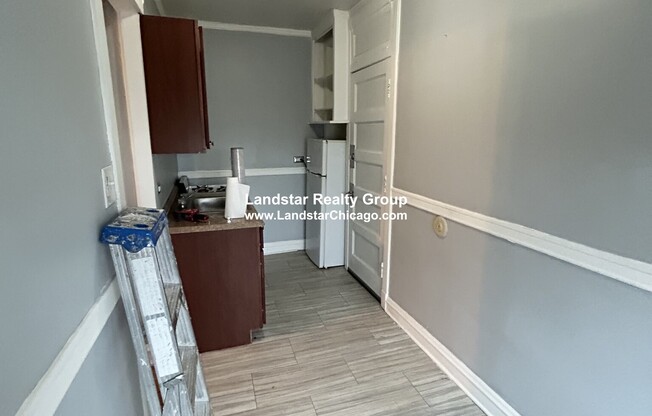 3261 W Wrightwood Ave