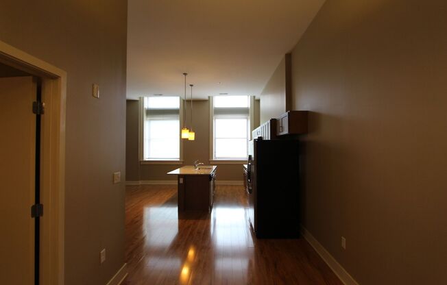 1 bed, 1 bath, 990 sqft, $1,610, Unit 211
