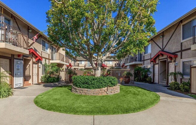 2 beds, 2 baths, $2,250, Unit 03