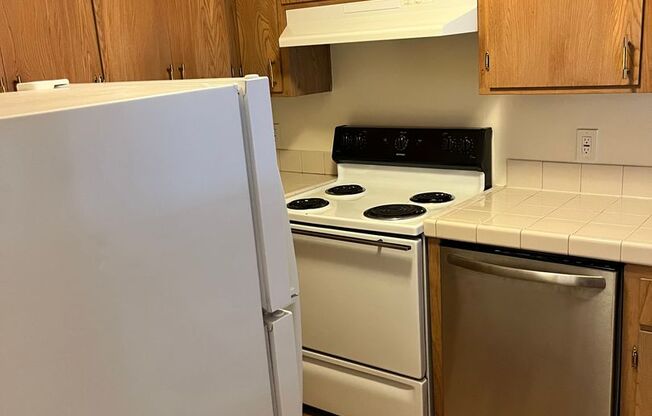 1 bed, 1 bath, $2,425, Unit 205