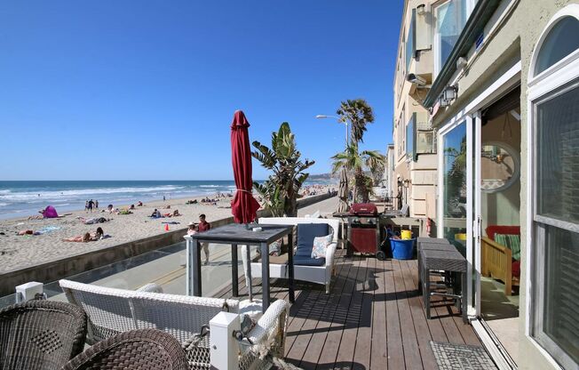 Beach front big duplex. Gustavo Lopez AMSI