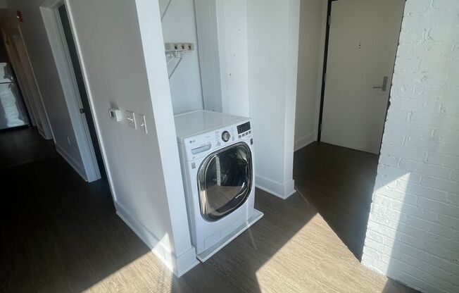 2 beds, 1.5 baths, 850 sqft, $1,995, Unit 605