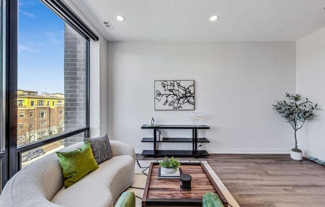 1 bed, 1 bath, 585 sqft, $2,400, Unit 3431-210