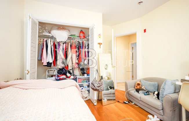 3 beds, 1 bath, 750 sqft, $4,900, Unit 501