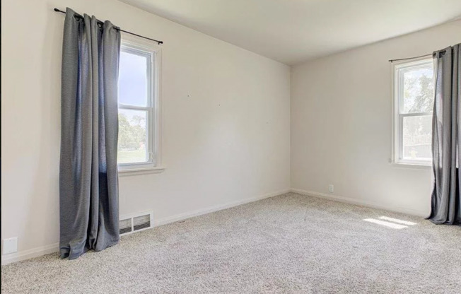 2 beds, 1 bath, $1,325