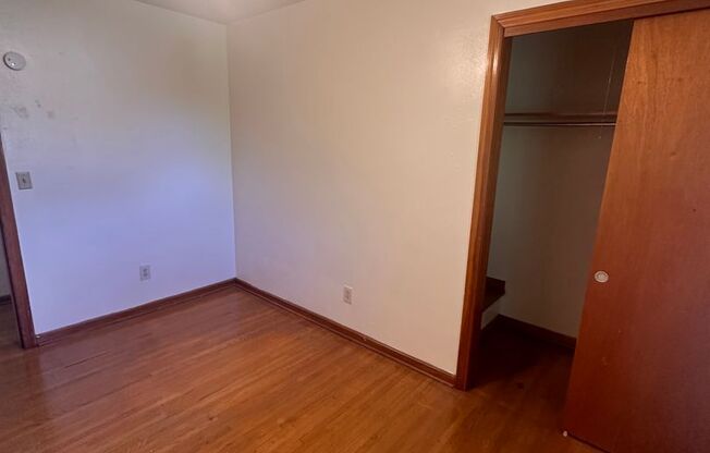 3 beds, 1.5 baths, 1,100 sqft, $1,980, Unit F-1