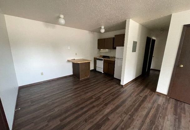 1 bed, 1 bath, 560 sqft, $625, Unit 4