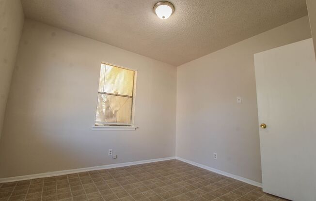 3 beds, 1 bath, $1,395