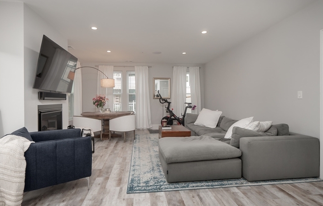 1 bed, 1.5 baths, 938 sqft, $4,300, Unit 16