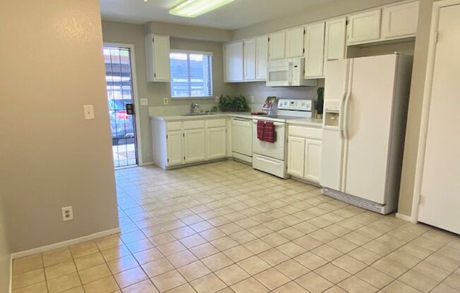 Great Chinatown Location. Move In Ready- townhome features 2 Beds and 1.5 Bath.